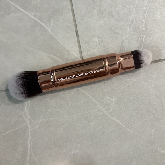 Chica Beauty Dual Ended Complexion Brush - Picture 2 of 6
